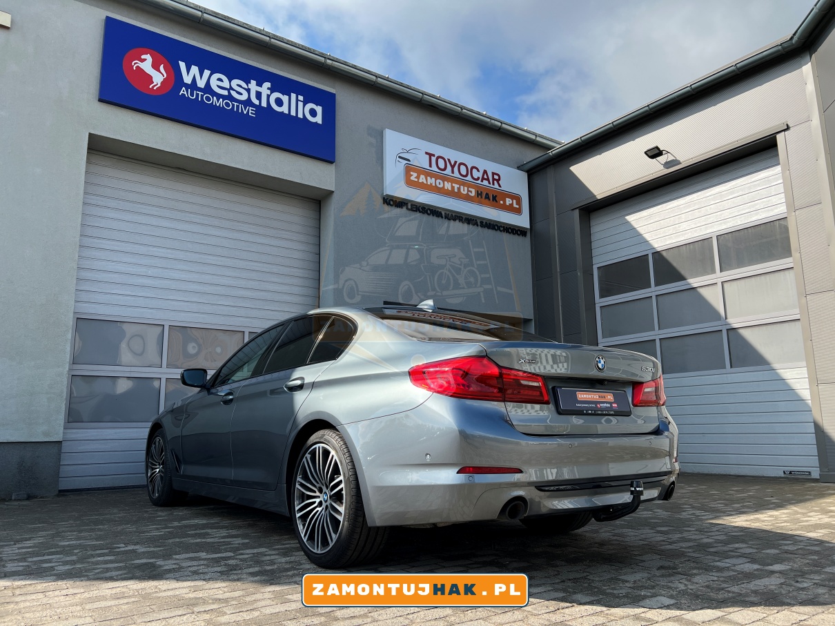 "BMW 5 G30 z zamontowanym hakiem holowniczym Westfalia - niezawodne rozwiązanie dla transportu i holowania